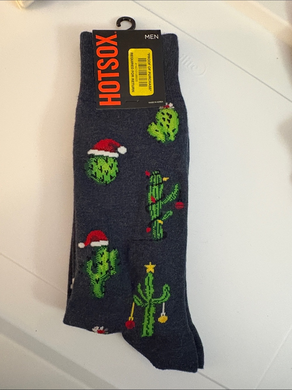 Hot Sox Men’s Dark Gray Cactus Holiday Crew Socks with Green & Red Accents